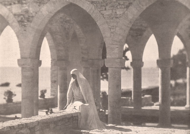Королева Мария во дворце. 1929 год