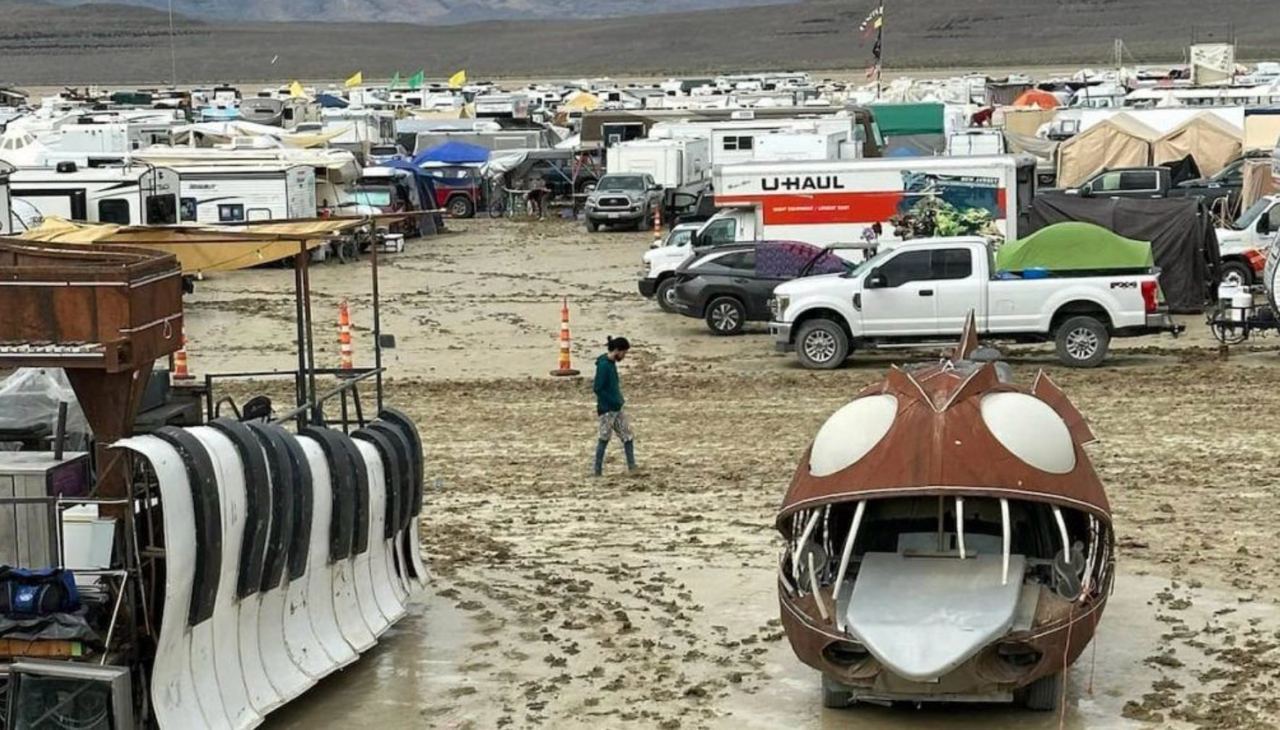 Лагерь для гостей Burning Man после дождей