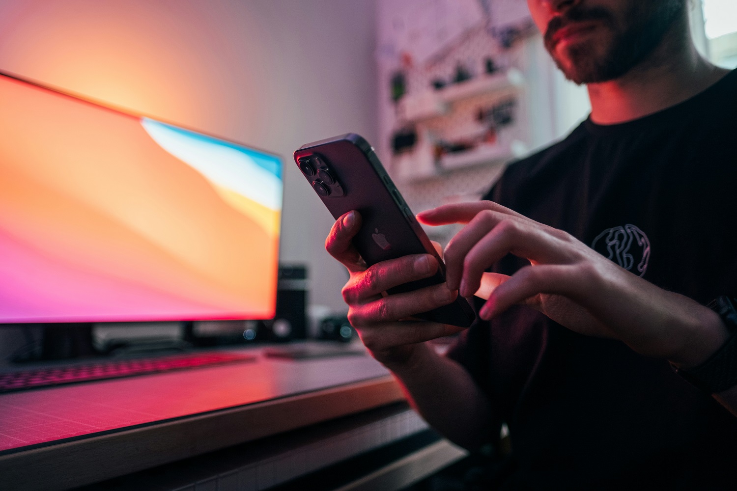 С 1 сентября Max будут устанавливать на всех продаваемых в России смартфонах
