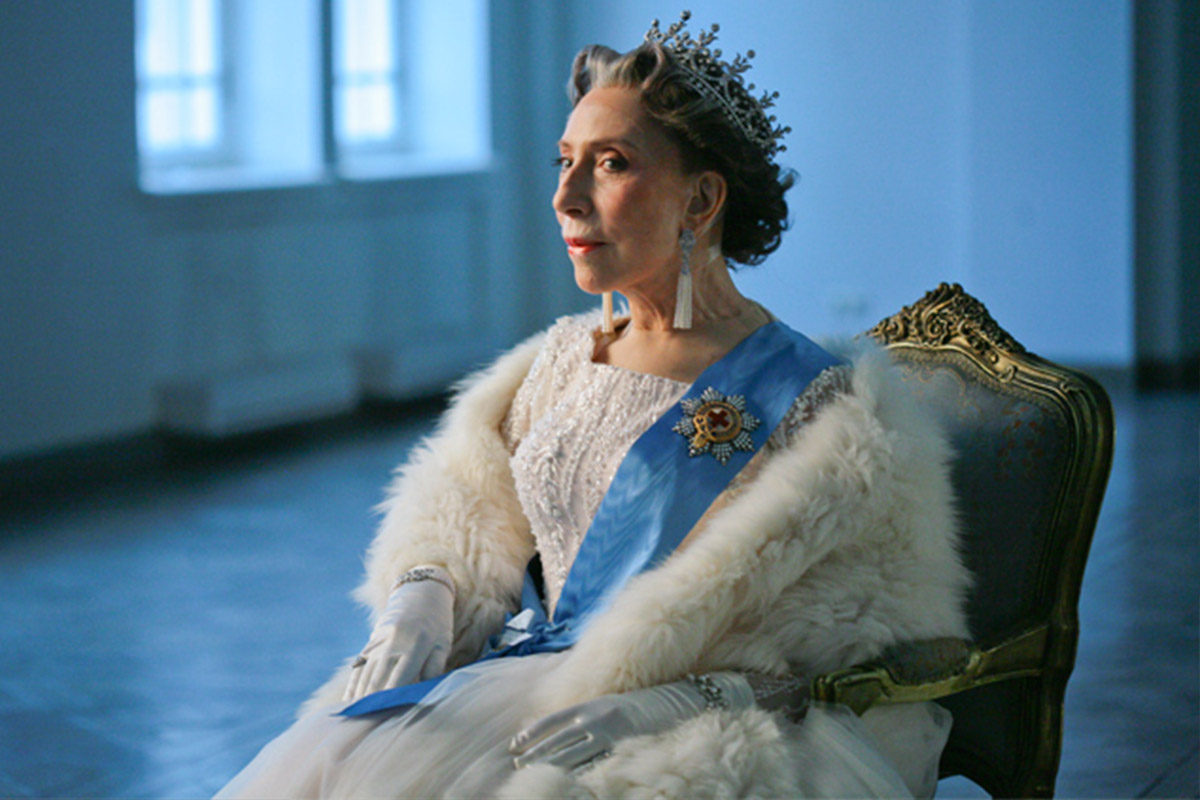 Инна Чурикова в образе Королевы Елизаветы II