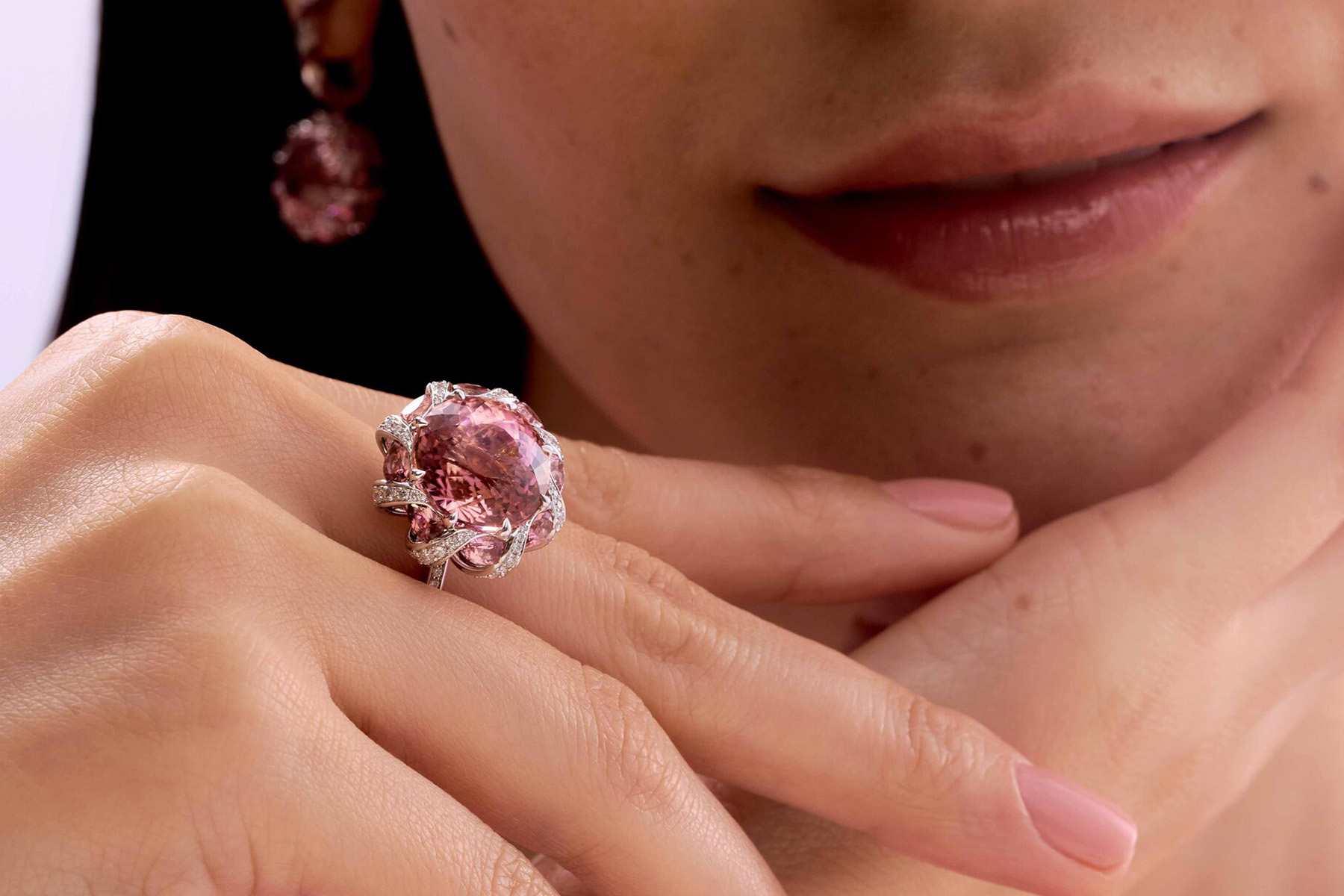 Что подарить маме на 8 марта 2026: актуальные идеи и рекомендации экспертов