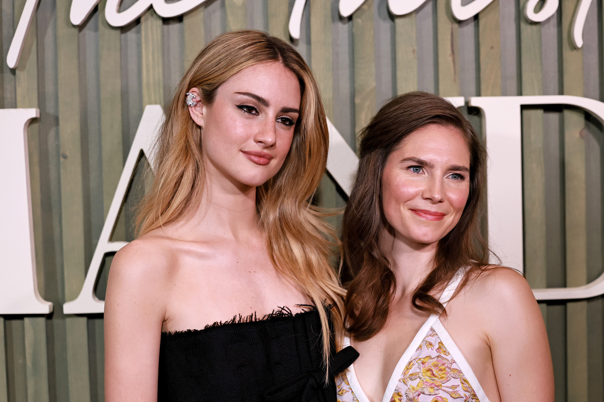 Грэйс Ван Паттен с Амандой Нокс на премьере сериала