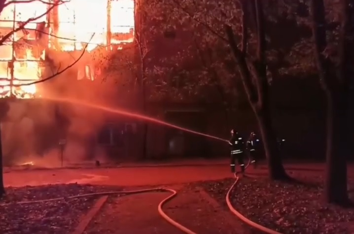 Пожар на улице Буракова в Москве
