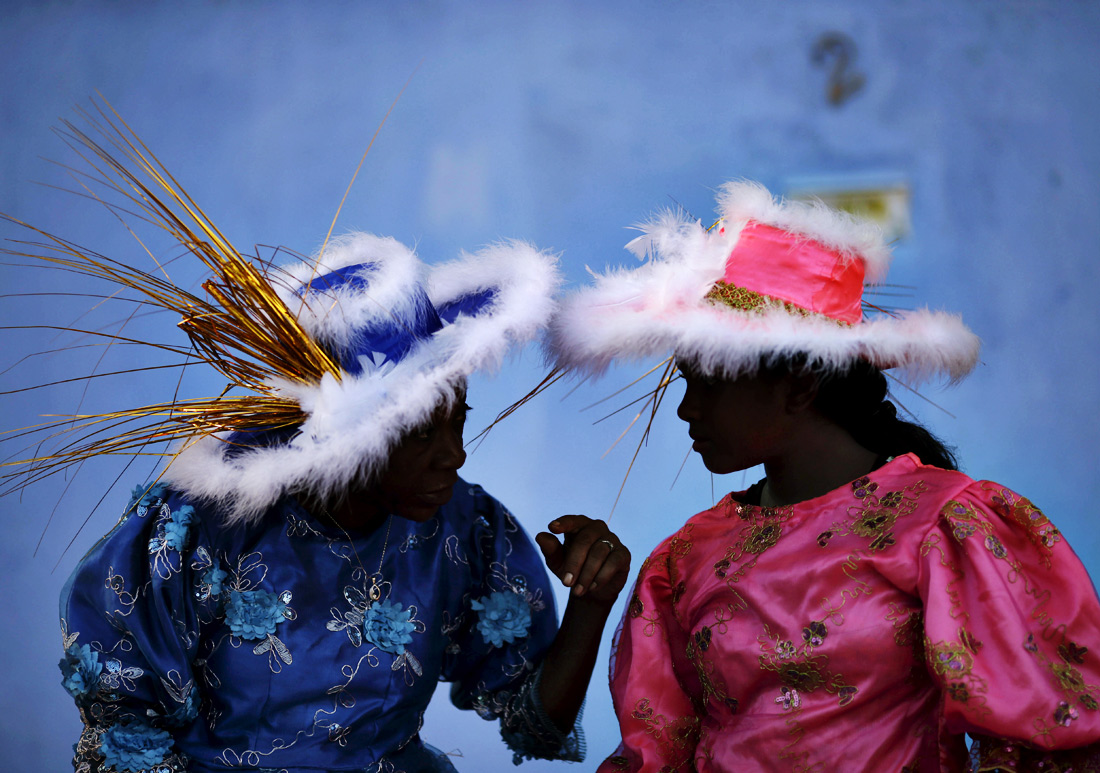 Олинда, Бразилия. Гуляки на маракату —  традиционном бразильском карнавале. Он возник как традиционная португальская масленица, но под влиянием мигрантов из Италии, Франции и Африки принял самые удивительные формы