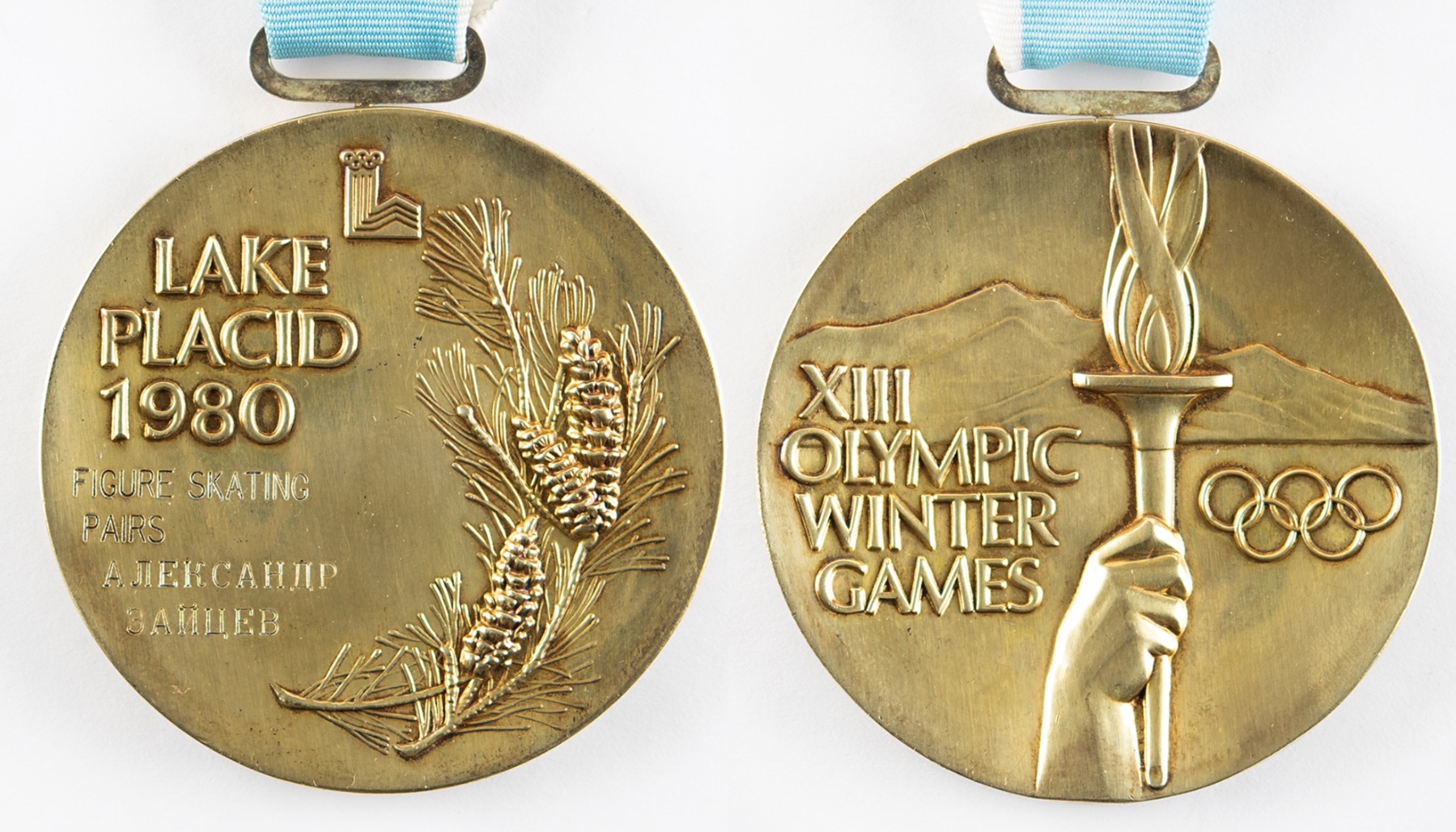 Олимпийская медаль фигуриста Александра Зайцева