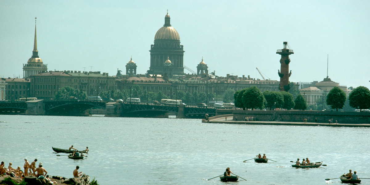 «Следующая остановка — Ленинград». Кто и зачем путешествует в советское прошлое