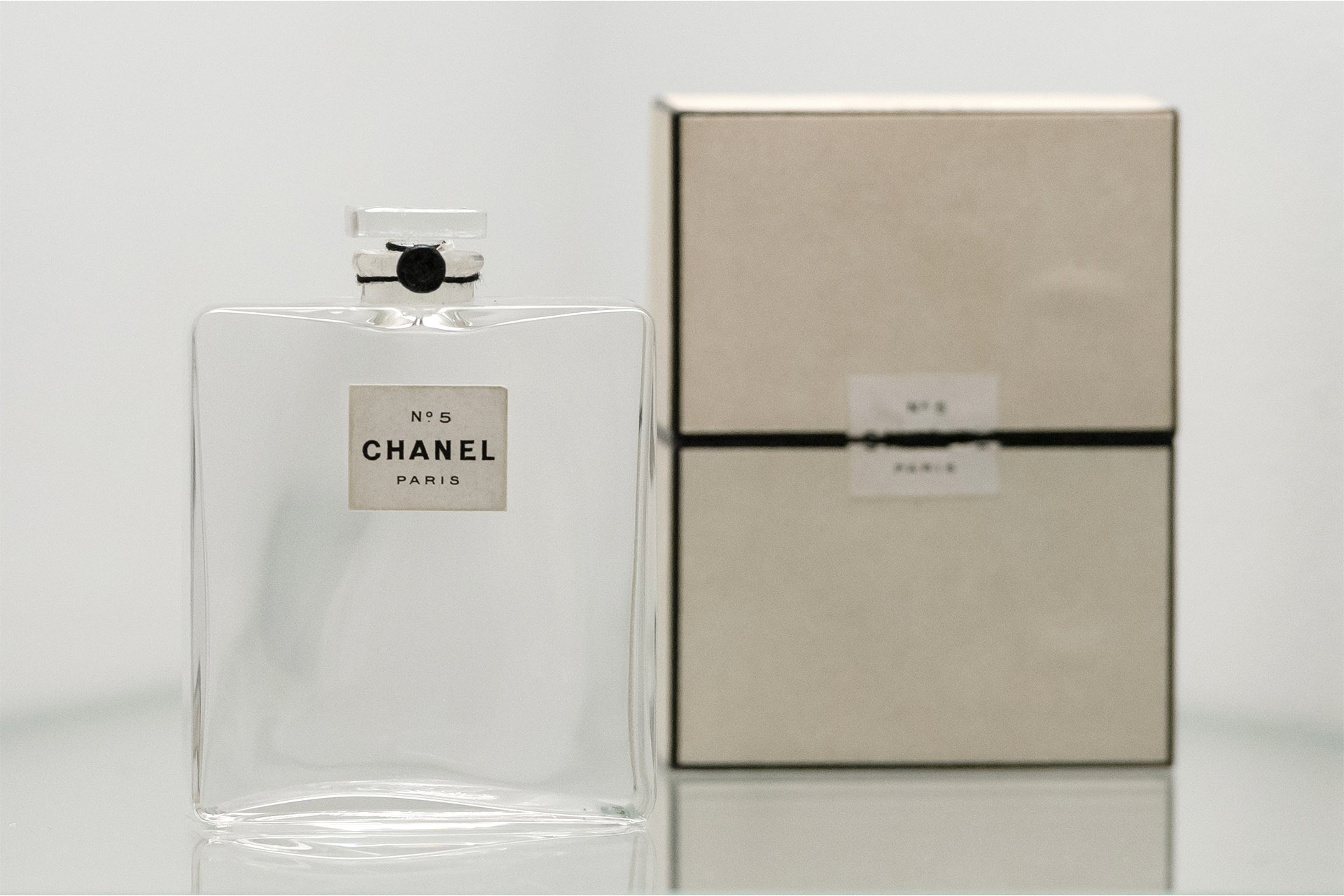 Флакон духов Chanel №5 1921 года 